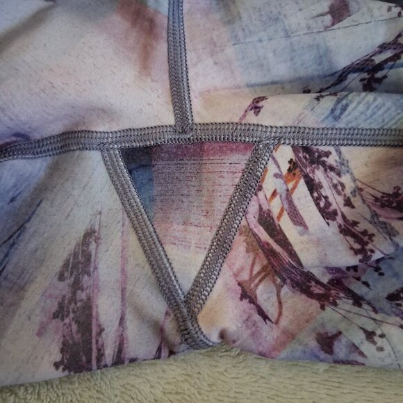 Lululemon Wunder Under High Rise 7/8 Leggings Purple Blue Floral Size 10 - Picture 8 of 13